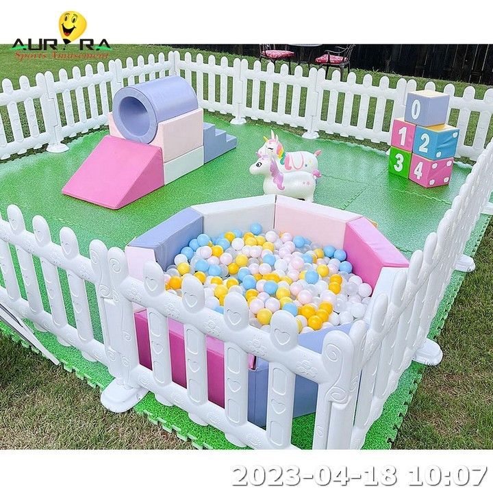 新しいデザインエリア 子供のためのソフトプレイ 室内 膨らませられる白い跳ね返り屋