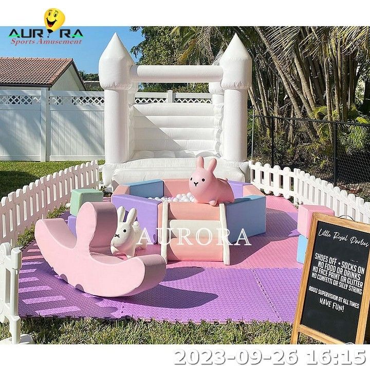 赤ちゃんのためのソフトプレイエリア 白色 子供のためのソフトプレイ機器 スライド付きボールピット