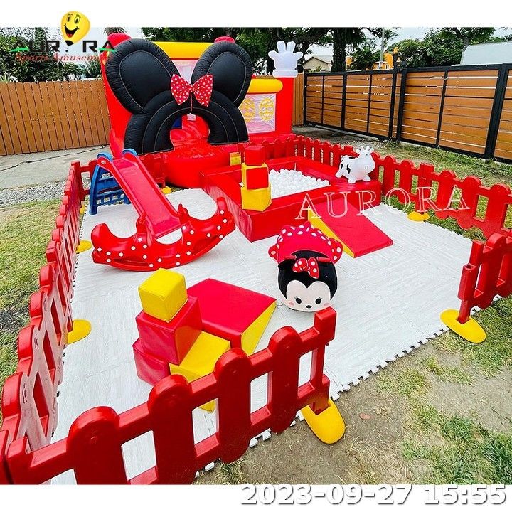 レッド 屋外ソフトプレイ セット 子供のための充電式跳ね返しの城