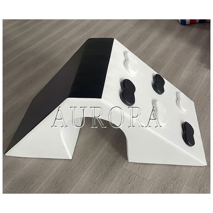 白と黒のソフトプレーボール 穴 ソフトプレイセット 屋内 子供の遊び場